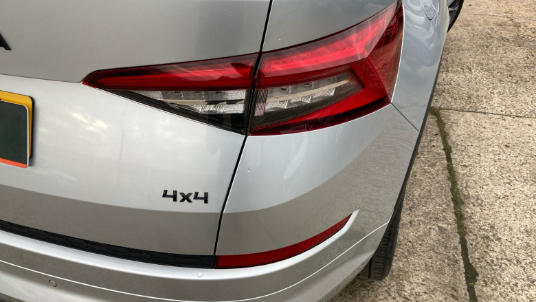 Skoda Kodiaq 2.0 TDI Sport Line 4x4 5dr DSG [7 Seat] Diesel Estate